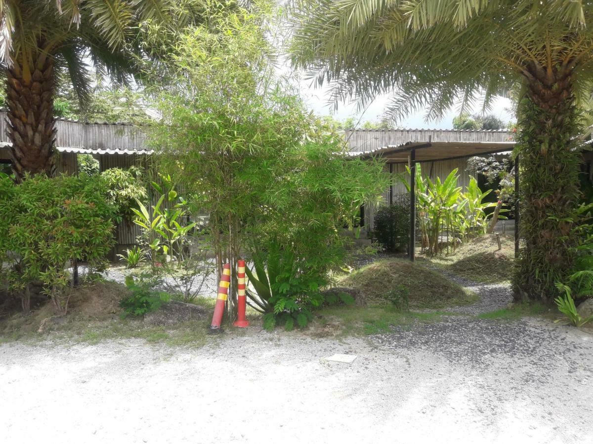 B Happy Resort - Sha Extraplus Kamala Beach Buitenkant foto